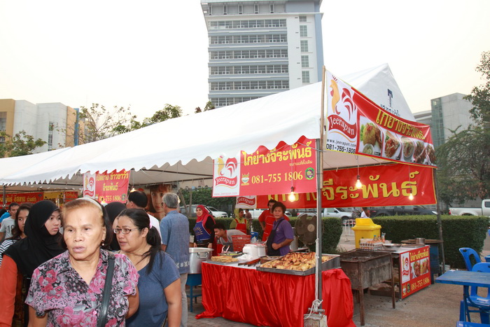 ร้านอาหารมุสลิม ไก่ย่าง จีระพันธ์ ออกงานมหกรรมฯ สนามกีฬาหัวหมาก 2558